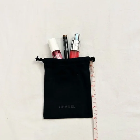 🌟SOLD🌟 CHANEL Makeup Pouch Drawstring - Picture 3 of 4